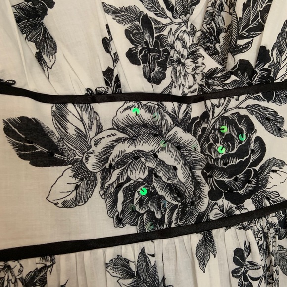 Dress - Picture 2 of 6